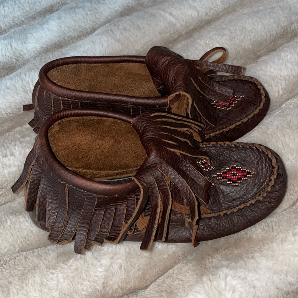 Mantinobah Mukluks brown leather Beaded Fringe moccasins